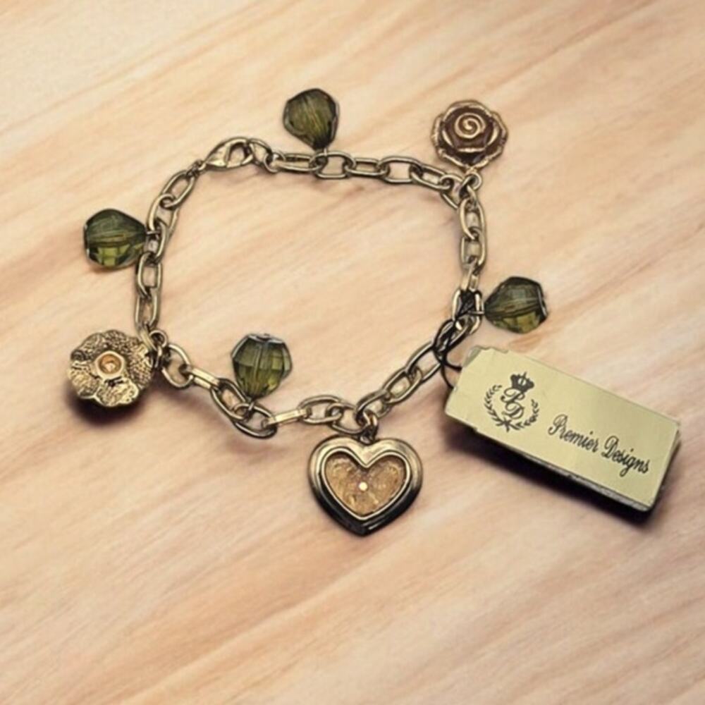 Premier Designs Mia Heart Charm Bracelet NWT Gold Tone Rose Bead Romantic